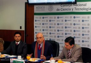 Dr Enrique Cabrero (Al centro), director general de Conacyt FOTO Conacyt-2